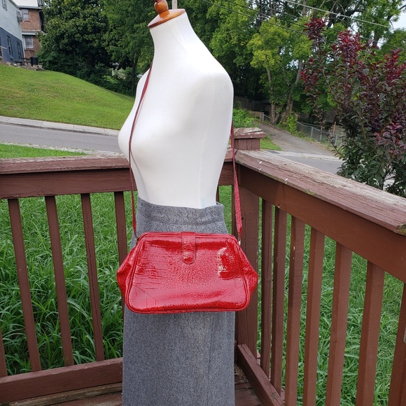 Vintage Red Eelskin Print Shoulder Bag - Picture 4 of 5
